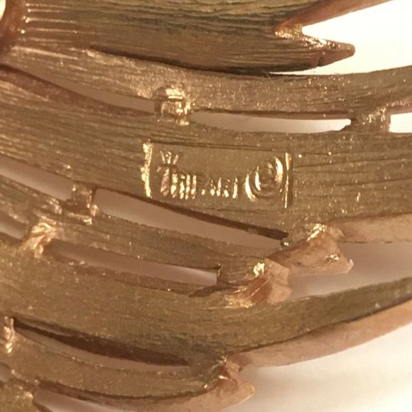 TRIFARI BROOCH, Shiny, Matte, Pink & Yellow Gold Tone, Signed - Picture 3 of 3